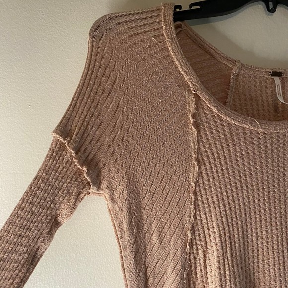 FREE PEOPLE woman's size XS Ventura faded rose thermal oversized high low top - Picture 5 of 13